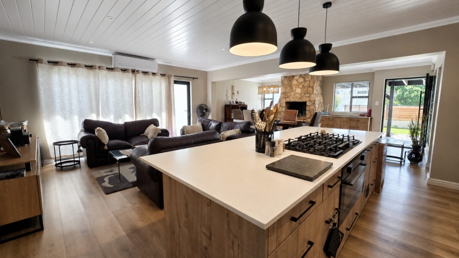 4 Bedroom Property for Sale in Stilbaai Wes Western Cape